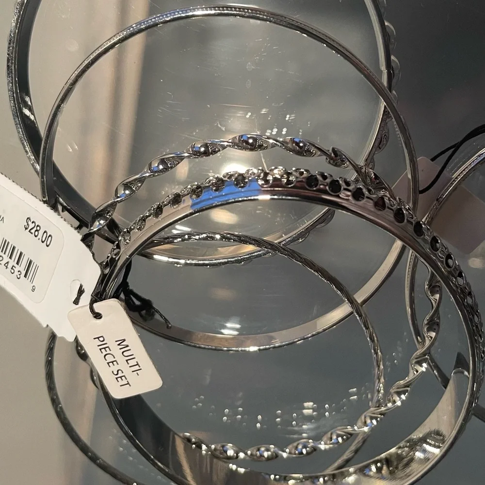 GUESS Textured 5 Pcs Bracelet Set - Picture 6 of 8